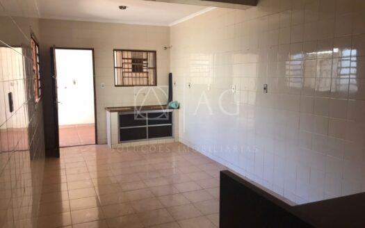 CASA NO BAIRRO SUMAREZINHO