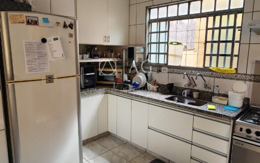 CASA NO BAIRRO JOSÉ SAMPAIO